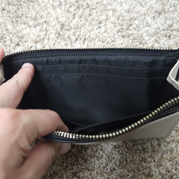 GUC Coach Leather Wristlet - Picture 6 of 10